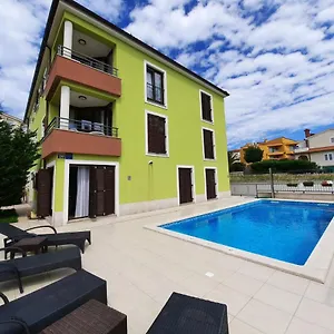 apartments-smaragdna-villa.in-istria.net/
